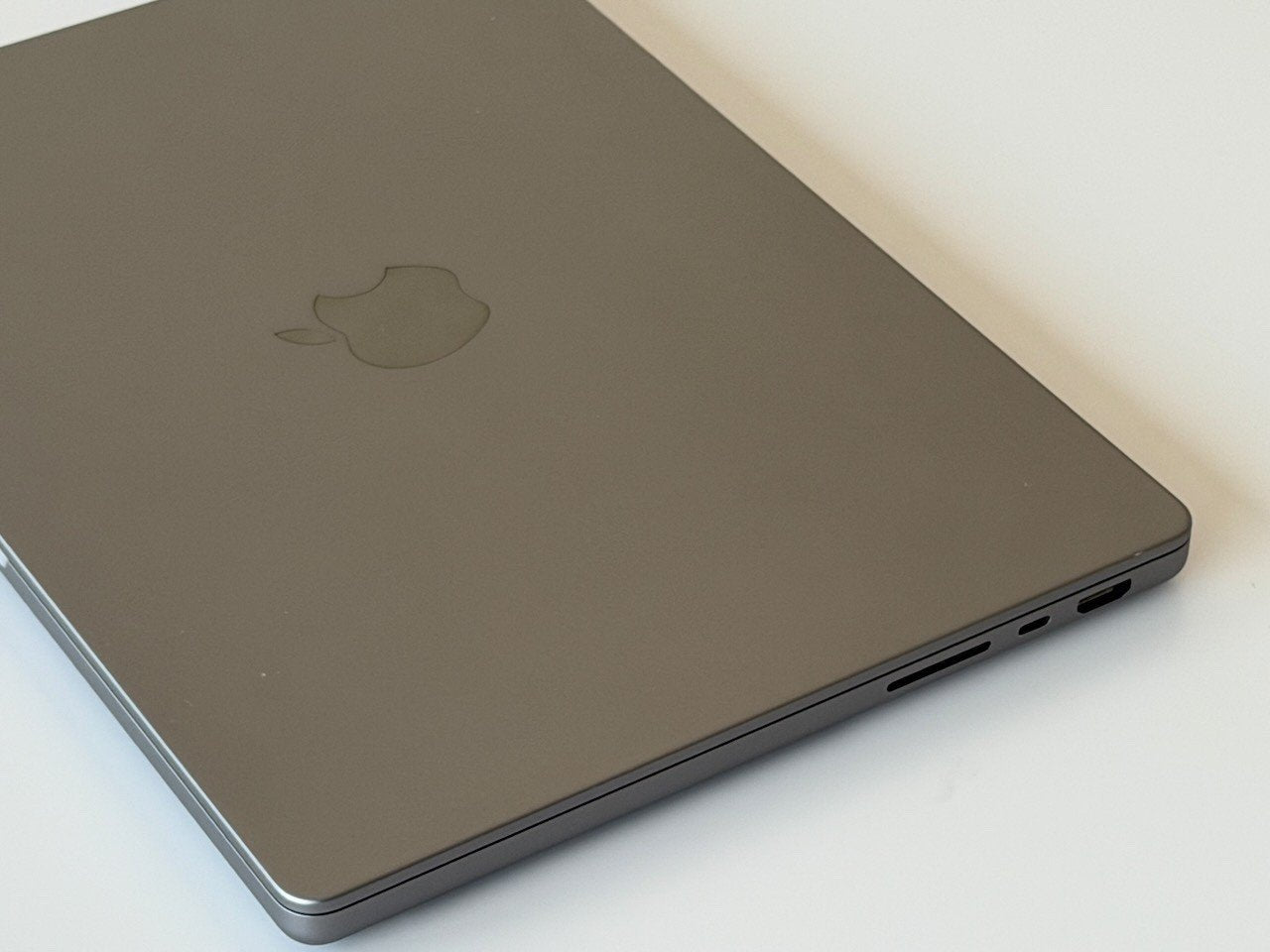 MacBook Pro M1 Pro 10-Core 14" 16GB 1TB Grade B