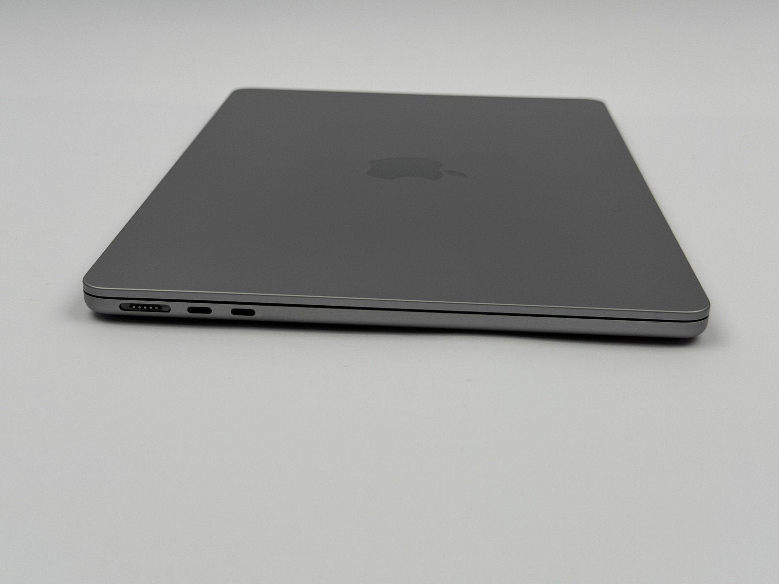 MacBook Pro M2 Pro 8-Core 13.6" 24GB 1TB Grade B