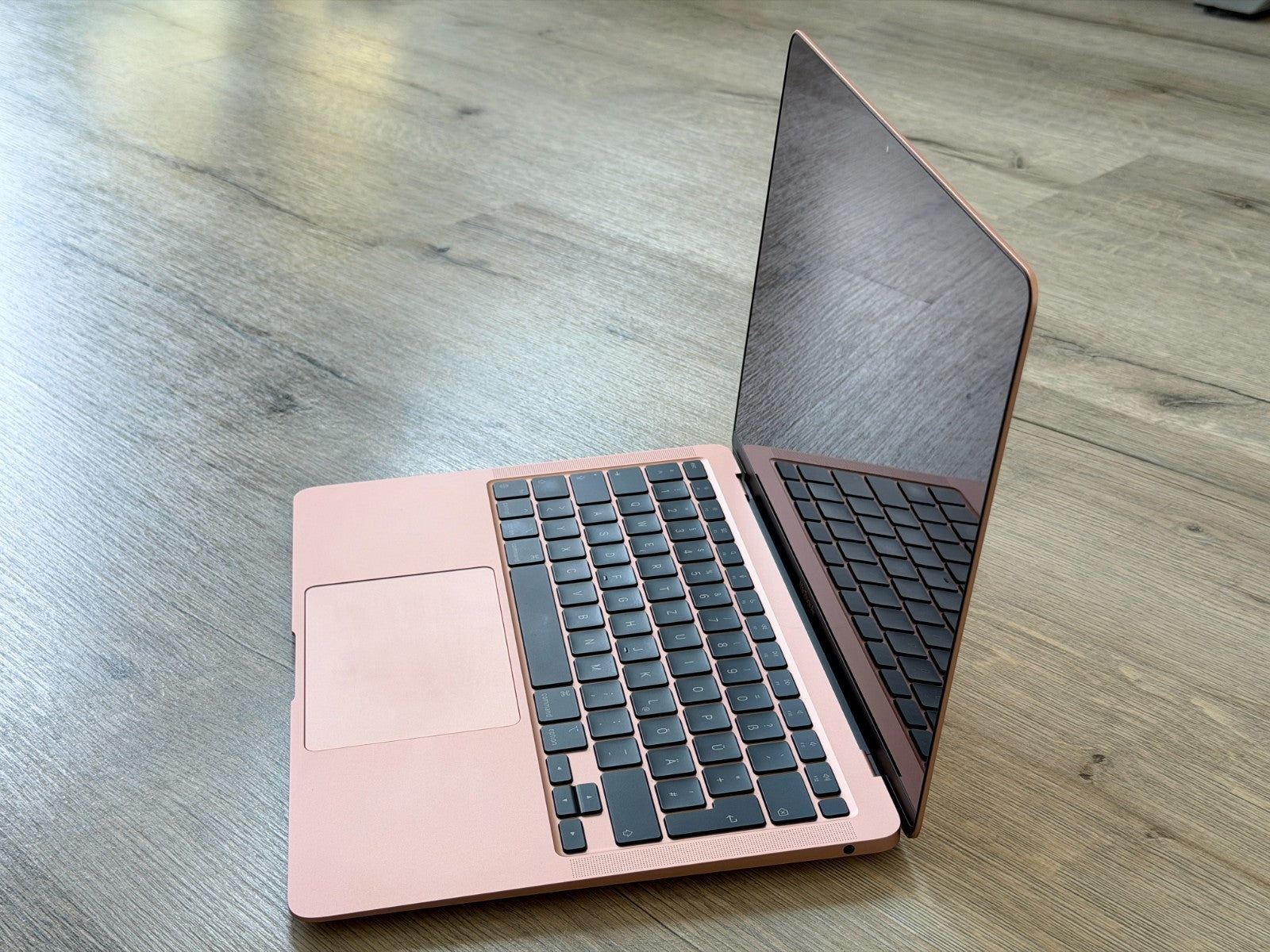 MacBook Pro M1 13" 8GB 256GB (15 cyklů)