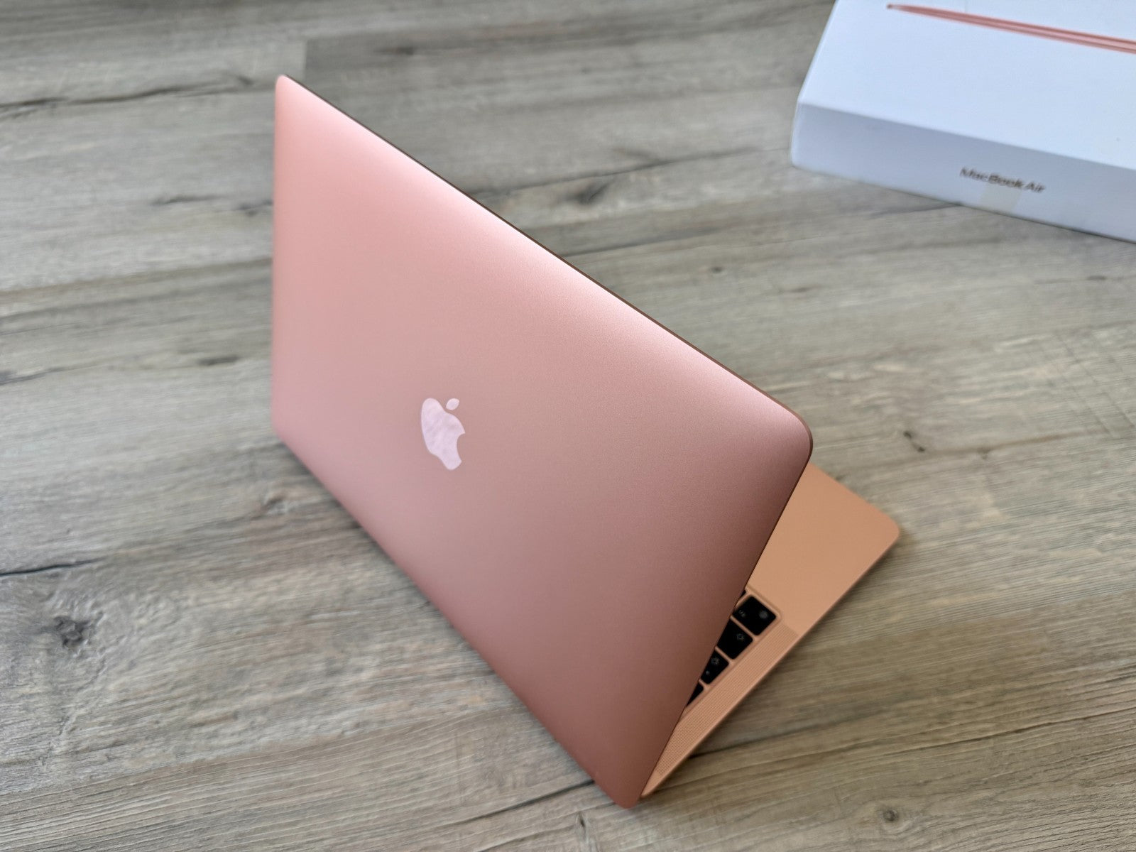 MacBook Pro M1 13" 8GB 256GB (15 cyklů)