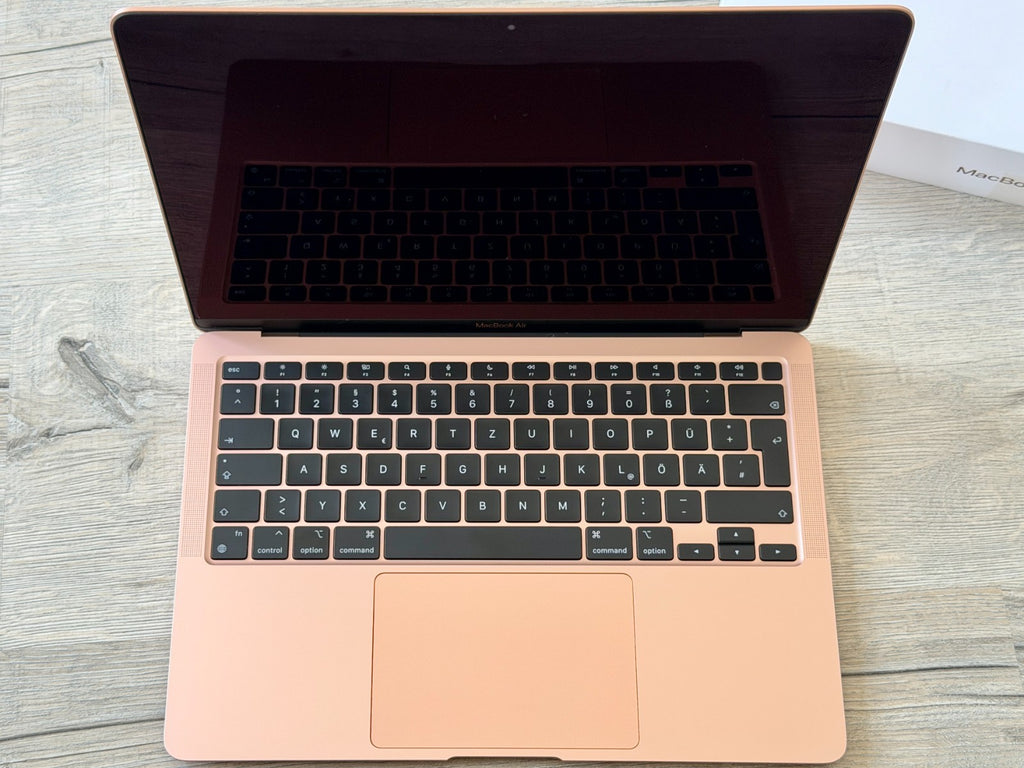 MacBook Pro M1 13" 8GB 256GB (15 cyklů)