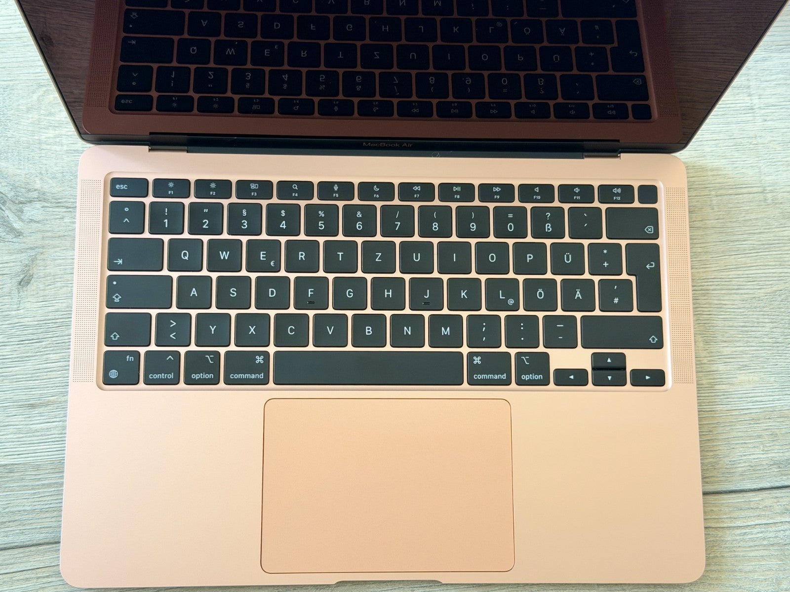 MacBook Pro M1 13" 8GB 256GB (15 cyklů)