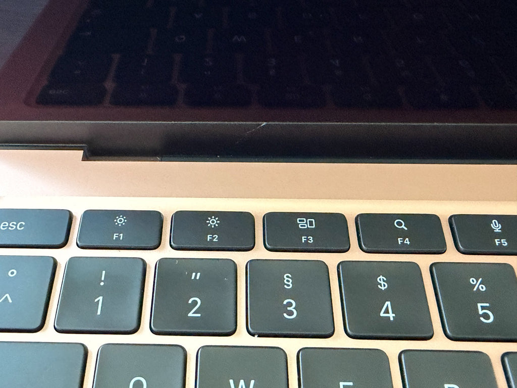 MacBook Pro M1 13" 8GB 256GB (15 cyklů)