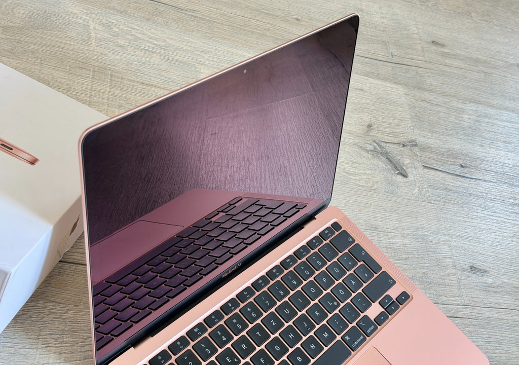 MacBook Pro M1 13" 8GB 256GB (15 cyklů)