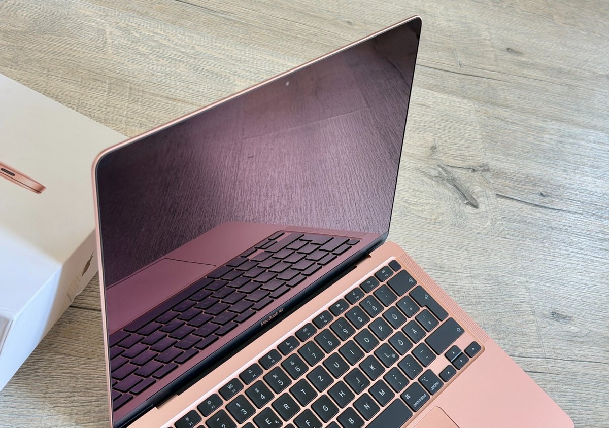 MacBook Pro M1 13" 8GB 256GB (15 cyklů)