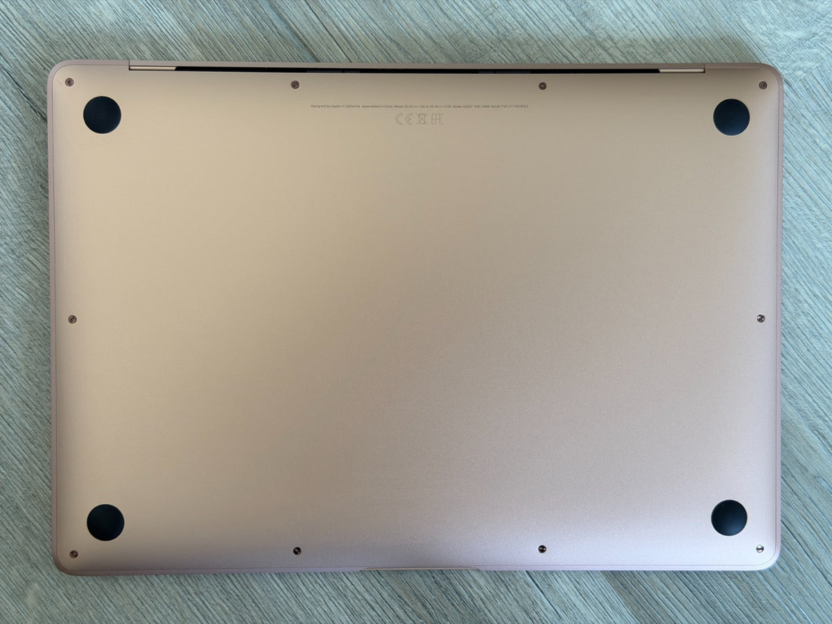 MacBook Pro M1 13" 8GB 256GB (15 cyklů)