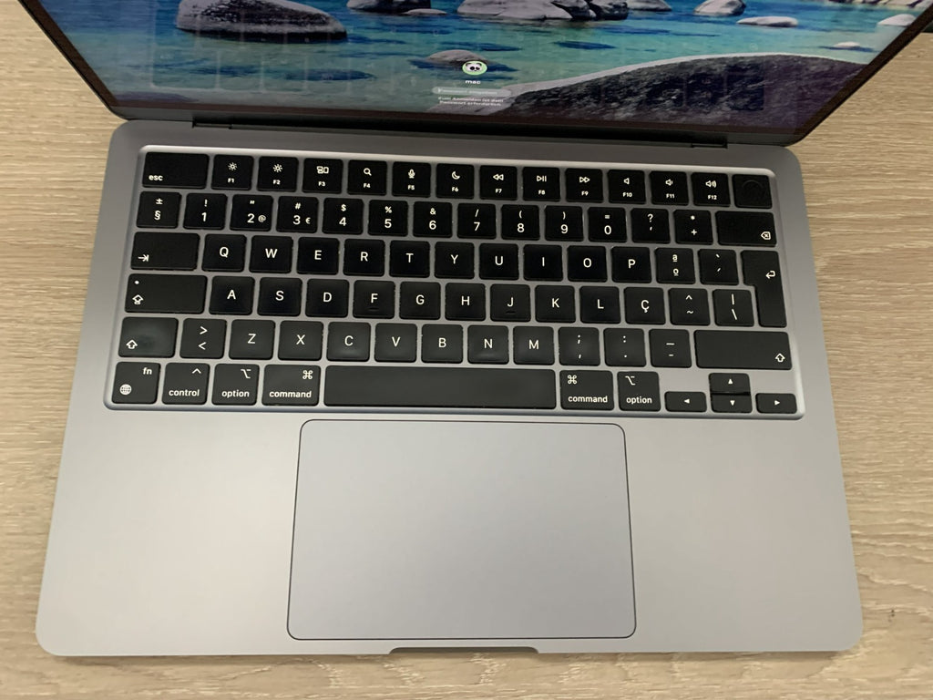 MacBook Air M2 s 8-jádrovou 13.6" 16GB 512GB Grade B