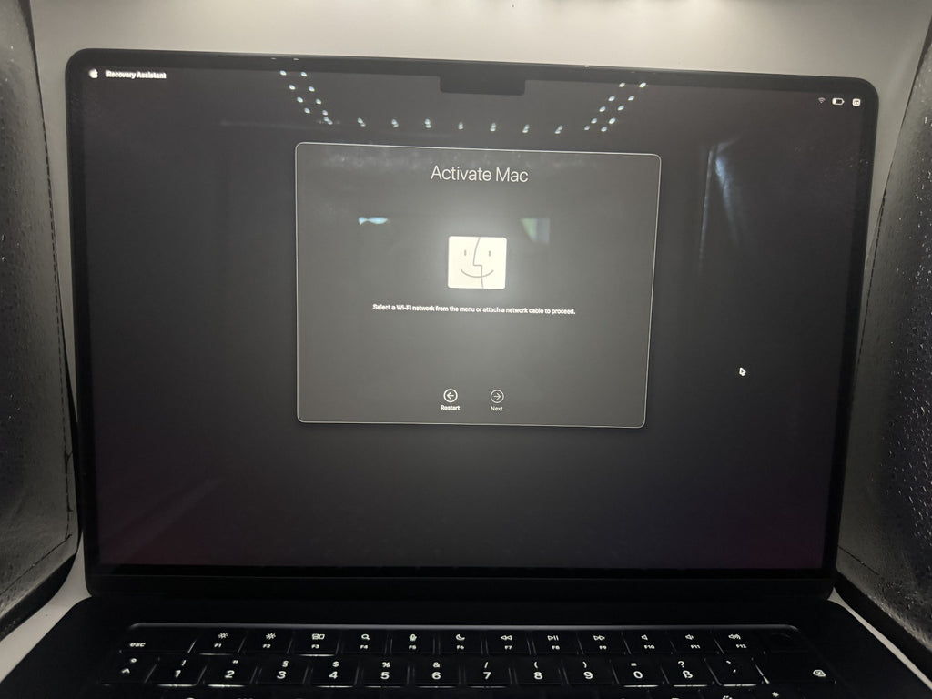 MacBook Pro M3 15" 8GB 256GB (28 cyklů)