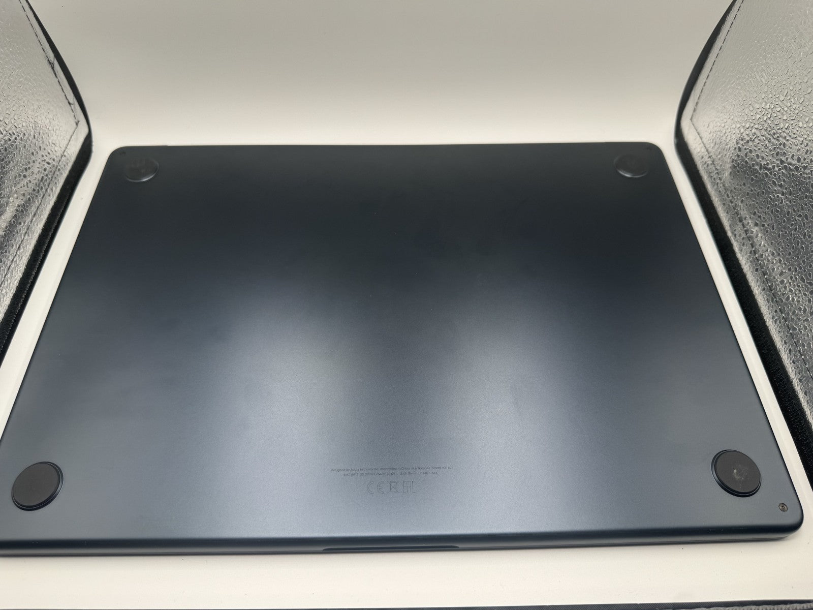 MacBook Pro M3 15" 8GB 256GB (28 cyklů)