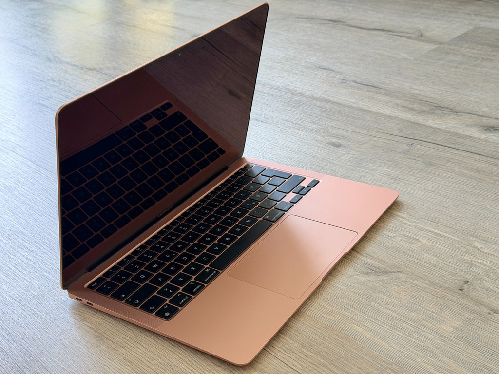 MacBook Pro M1 13" 8GB 256GB (15 cyklů)