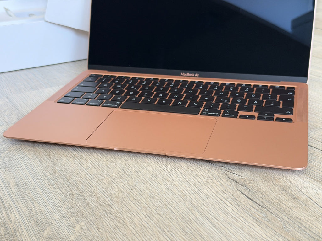 MacBook Pro M1 13" 8GB 256GB (15 cyklů)