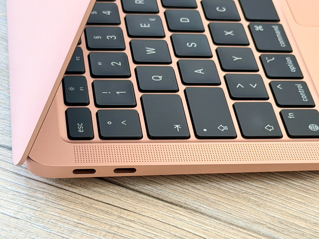 MacBook Pro M1 13" 8GB 256GB (15 cyklů)