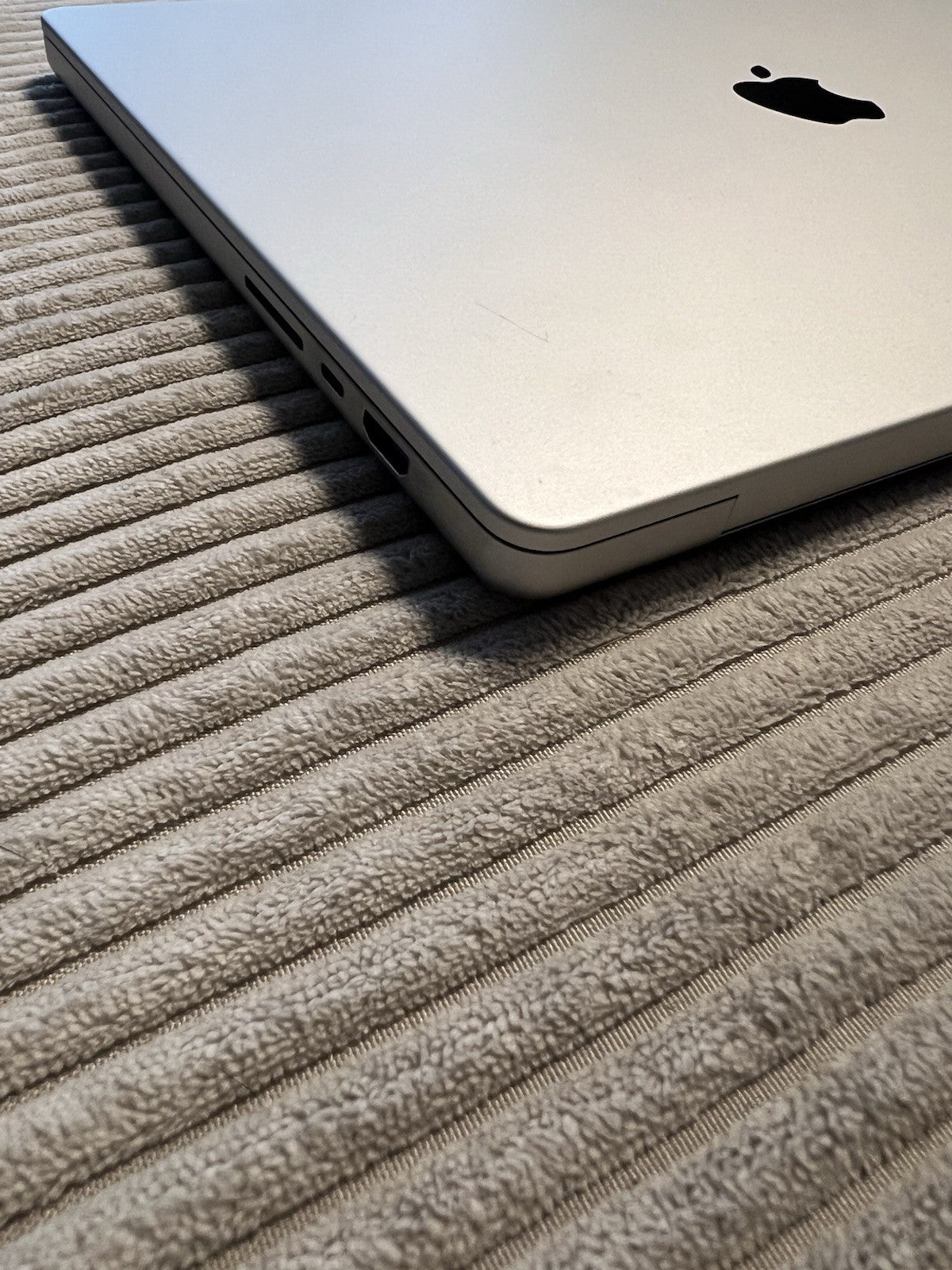 MacBook Pro M1 Max 16" 64GB 2TB Grade A (107 cyklů)