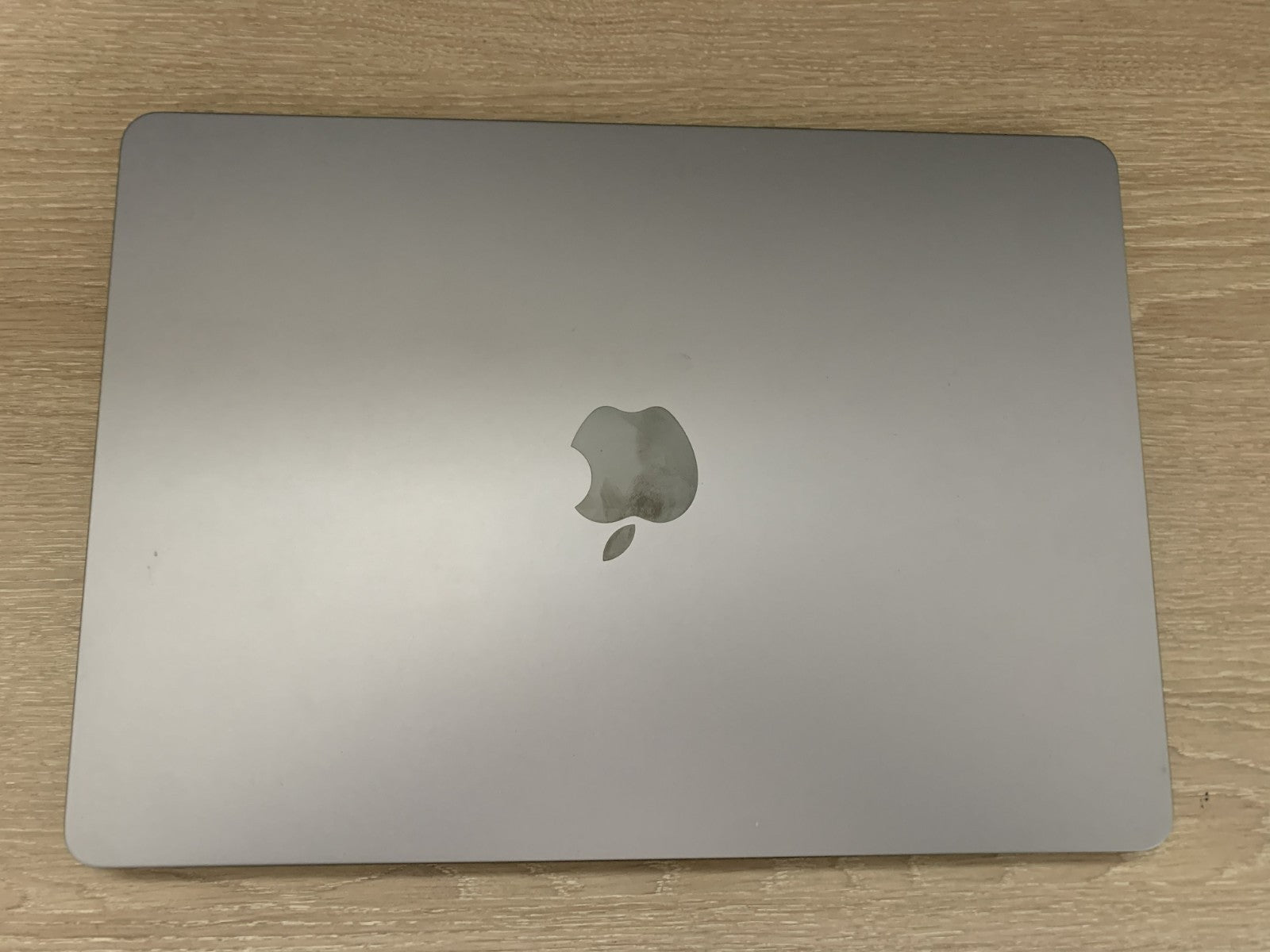 MacBook Air M2 s 8-jádrovou 13.6" 16GB 512GB Grade B